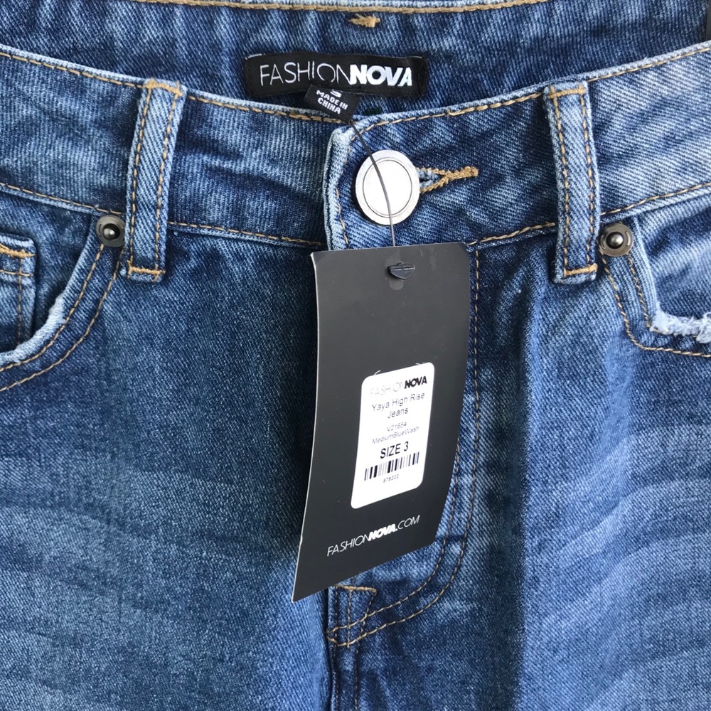 FASHION NOVA HIGH RISE JEANS 👖 - Picture 2 of 5
